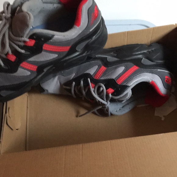 New balance - Picture 4 of 4